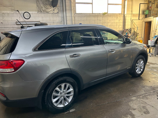2017 Kia Sorento LX, New Front And Rear Brakes And Rotors, Sway  in Cars & Trucks in Edmonton - Image 2