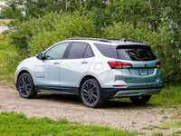 Sleek, sporty, and packed with intelligent features, the 2022 Chevrolet Equinox RS blends modern sty... (image 2)