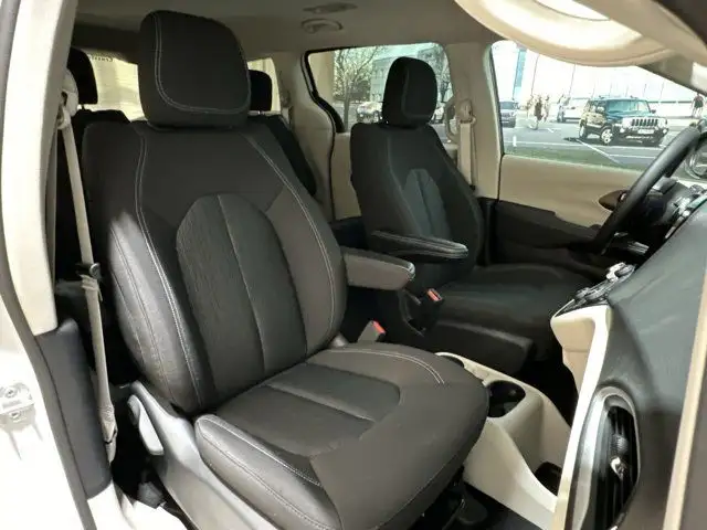 2024 Chrysler Grand Caravan SXT | Remote Start | Apple CarPlay in Cars & Trucks in Edmonton - Image 25