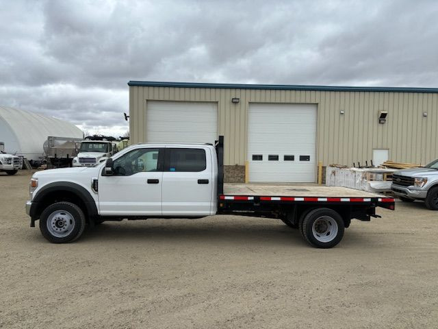 2021 Ford F-550 Crew XLT 4x4 Flat Deck Truck in Cars & Trucks in St. Albert - Image 2