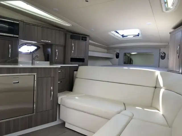 2020 Regal 35 Sport Coupe in Powerboats & Motorboats in Saskatoon - Image 11