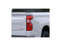 Le Chevrolet Silverado 1500 Crew Rst 4rm 2025, affichant seulement 3 000 km, est offert en version d... (image 8)
