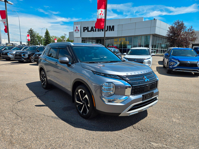 2022 Mitsubishi Outlander LE in Cars & Trucks in Calgary