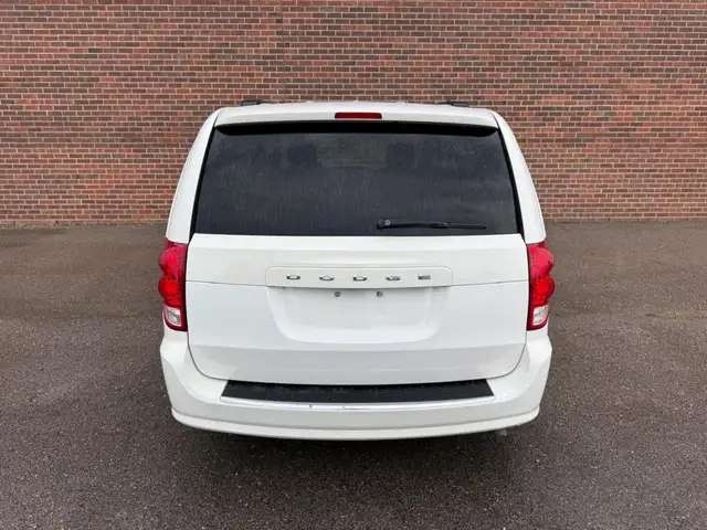 2012 Dodge Grand Caravan SXT | ONE OWNER | STOW N GO | MULTI-FUN in Cars & Trucks in Oshawa / Durham Region - Image 6