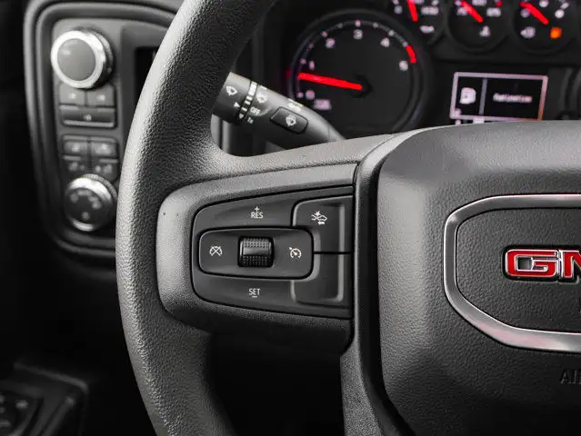 2025 GMC Sierra 3500HD Pro dans Autos et camions dans Comté de Strathcona - Image 20