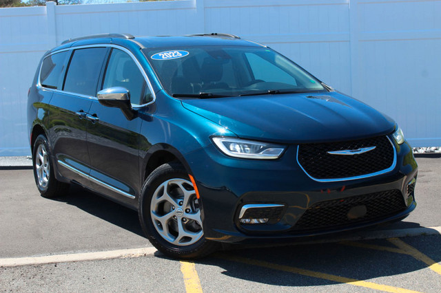 2023 Chrysler Pacifica Limited | Leather | Roof | Nav | Warranty in Cars & Trucks in Saint John - Image 2