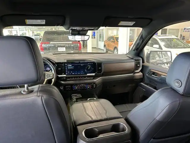 2023 Chevrolet Silverado 1500 High Country 5.3 *Tech Pkg* *Pwr dans Autos et camions dans Fort McMurray - Image 13