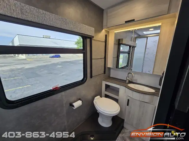2021 FOREST RIVER SUNSEEKER MBS 2400T C-Class Motorhome RV in Cars & Trucks in Calgary - Image 39