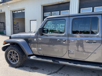 2021 Jeep Gladiator 4x4 Overland with the 3.6L and only 108,000kms. Equipped with the Leather Packag... (image 8)
