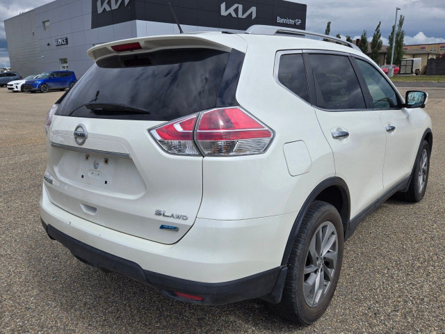 2015 Nissan Rogue in Cars & Trucks in Grande Prairie - Image 4