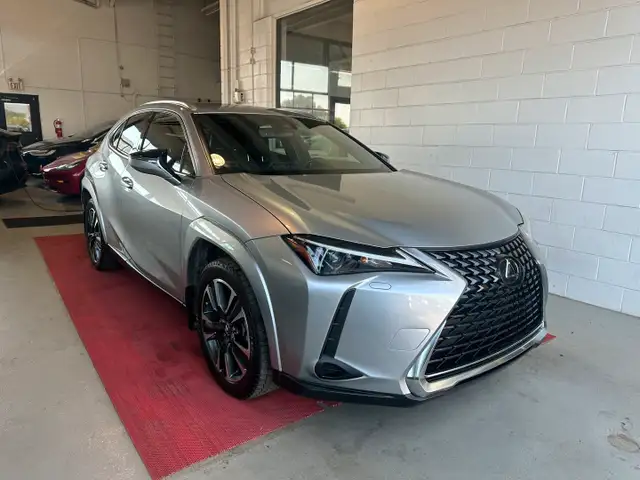 2024 Lexus UX 250h dans Autos et camions dans Région d’Oakville/Halton - Image 3