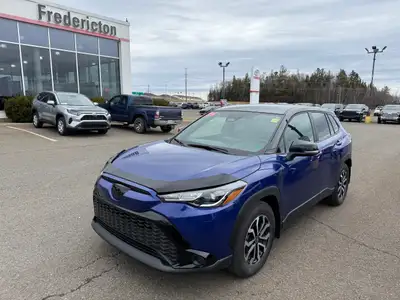 SE HYB Engine: 4 Cylinder Engine 2.0L L/100Km City: 5.2 L/100Km Hwy: 6.2 Safety Equipment Electronic...