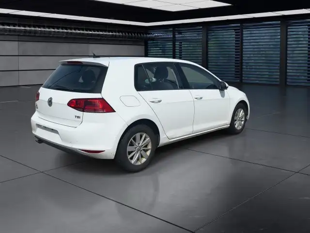 2015 Volkswagen Golf 1.8 TSI Trendline l Clean CarFax l Hatchbac in Cars & Trucks in Calgary - Image 9