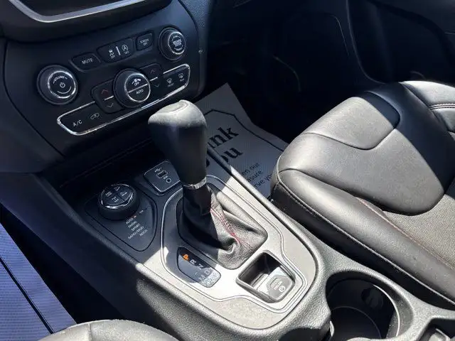 2022 Jeep Cherokee TRAILHAWK**3.2L**V6**4X4**8.4 in Cars & Trucks in Mississauga / Peel Region - Image 23
