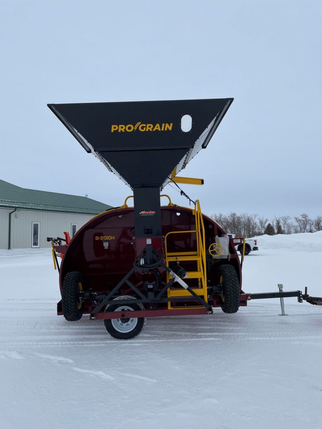 Pro Grain Bagger in Farming Equipment in Brandon - Image 3