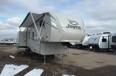 Beautiful Family Floorplan! Embrace the RV lifestyle and create lasting memories with the Eagle HT 3...