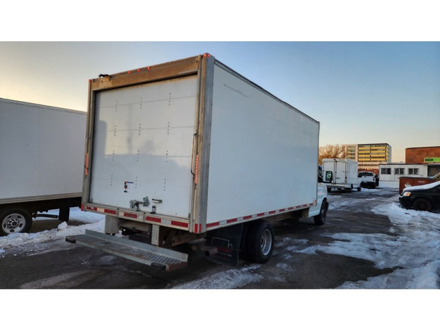 2016 GMC Savana G3500 - 16Ft Box - 6.0L V8 Gasoline + Ramp in Cars & Trucks in City of Toronto - Image 3