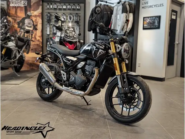 2025 Triumph Speed 400 // Phantom Black/Storm Grey in Dirt Bikes & Motocross in Winnipeg - Image 2