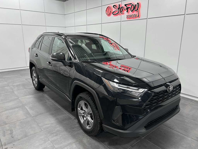 2022 Toyota RAV4 XLE AWD - TOIT OUVRANT - SIEGES CHAUFFANTS - MA in Cars & Trucks in Québec City
