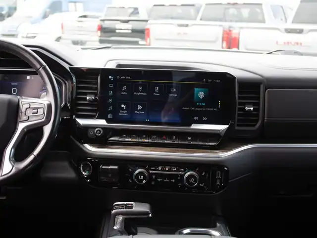2022 Chevrolet Silverado 1500 Crew Cab Short Box 4-Wheel Drive R in Cars & Trucks in Edmonton - Image 22