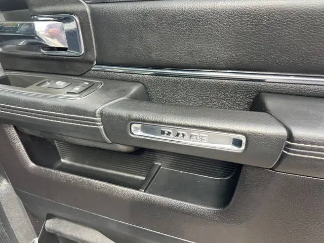 2014 Ram 1500 4WD Crew Cab 140.5" Laramie in Cars & Trucks in City of Toronto - Image 19