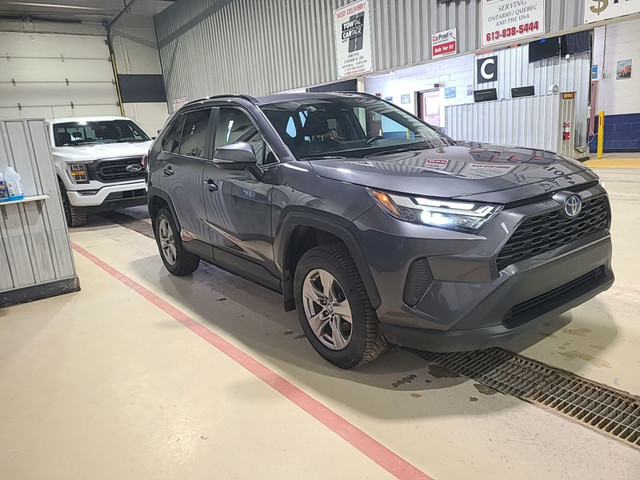 2022 Toyota RAV4 Hybrid XLE in Cars & Trucks in Belleville - Image 4