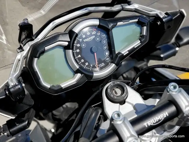2017 Triumph Tiger Explorer XRX Crystal White in Street, Cruisers & Choppers in Oshawa / Durham Region - Image 17