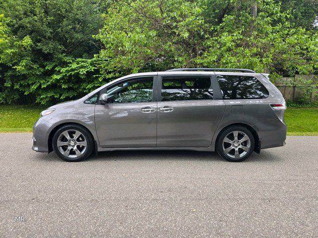 2015 TOYOTA SIENNA SE Leather Heated Seats, Reverse camera, P. s in Cars & Trucks in City of Toronto