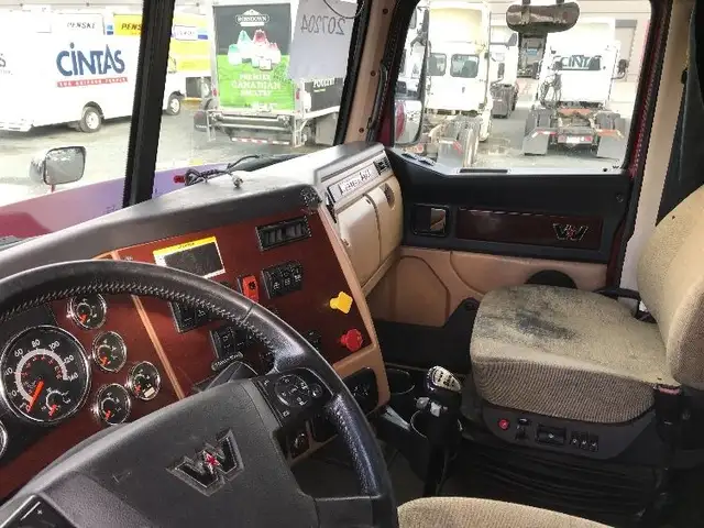 2018 Western Star 5700XE in Heavy Trucks in Delta/Surrey/Langley - Image 11