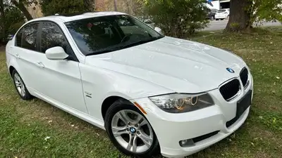 THIS BEAUTIFUL 2009 BMW 3 Series 328i xDrive RUNS AND DRIVES GREAT, VERY CLEAN INSIDE AND OUT, 4 DOO...
