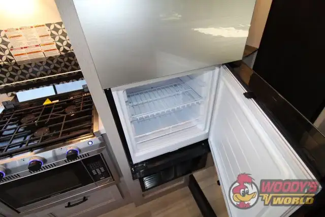 2025 FOREST RIVER SOLERA 23SF in RVs & Motorhomes in Abbotsford - Image 28