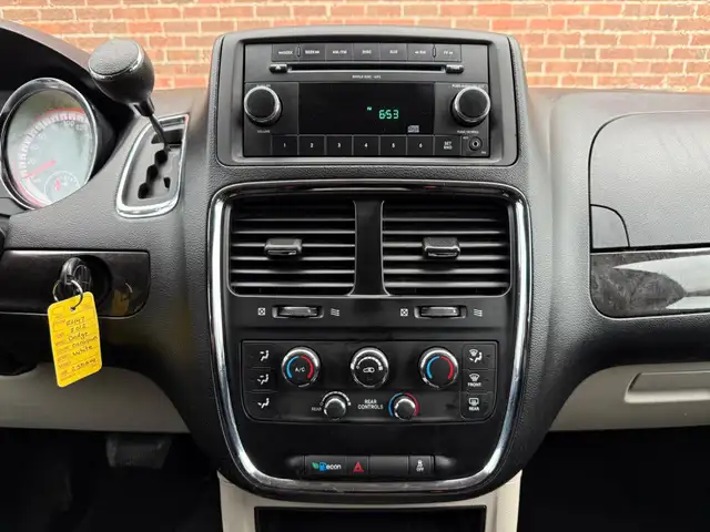 2012 Dodge Grand Caravan SXT | ONE OWNER | STOW N GO | MULTI-FUN in Cars & Trucks in Oshawa / Durham Region - Image 25