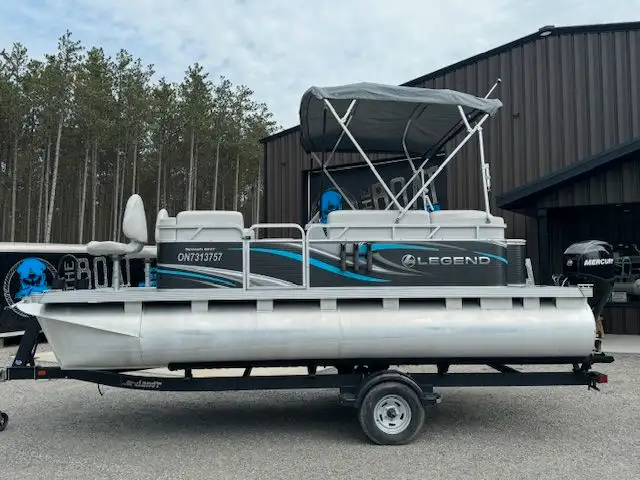 2019 19' LEGEND SPLASH EXT PONTOON - UNDER 100 HOURS! in Powerboats & Motorboats in Peterborough - Image 3