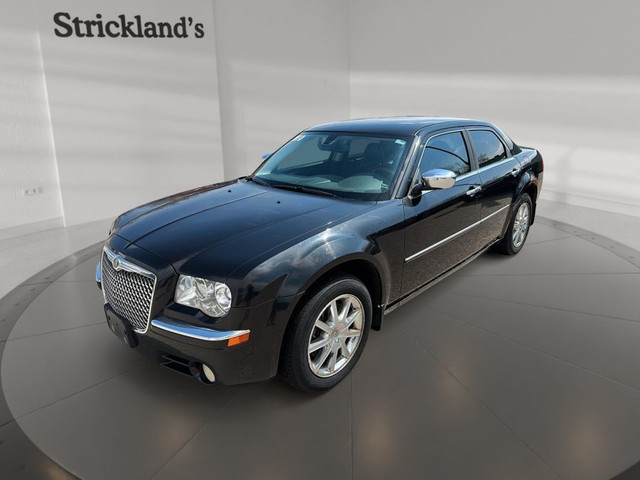 2010 CHRYSLER 300 LIMITED in Cars & Trucks in Stratford