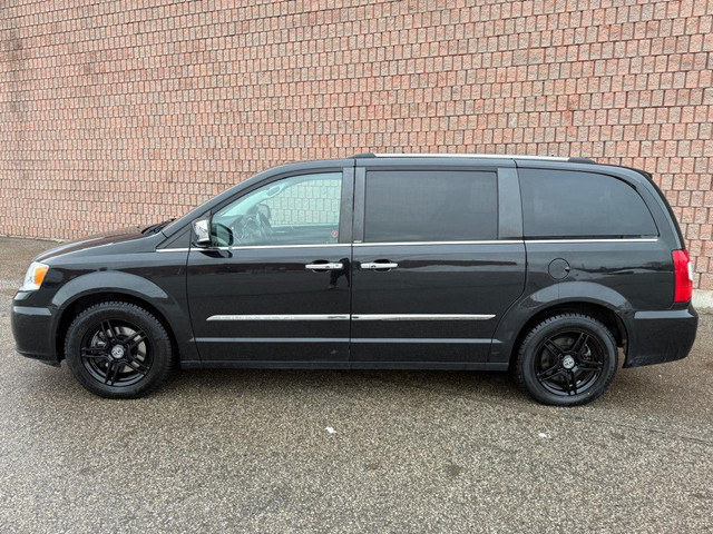 2014 Chrysler Town & Country LIMITED | TOP OF THE LINE | LEATHER in Cars & Trucks in Oshawa / Durham Region - Image 3