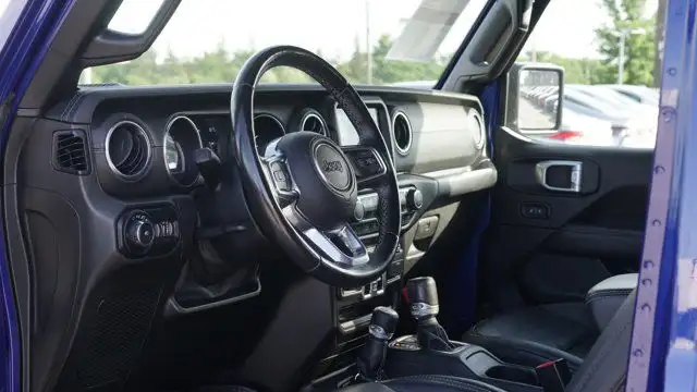 2019 Jeep Wrangler Unlimited Sahara 4x4 | Leather in Cars & Trucks in Guelph - Image 10