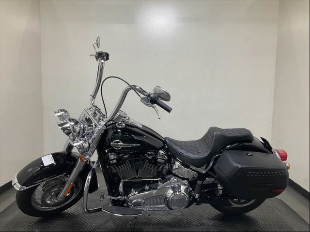 2020 harley-davidson FLHC Heritage Classic Motorcycle in Street, Cruisers & Choppers in Richmond - Image 3