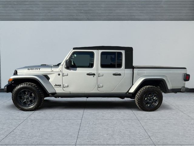 2023 Jeep Gladiator WILLY'S 4X4 TOIT SOUPLE COUVERT DE CAISSE SO in Cars & Trucks in Laval / North Shore - Image 3