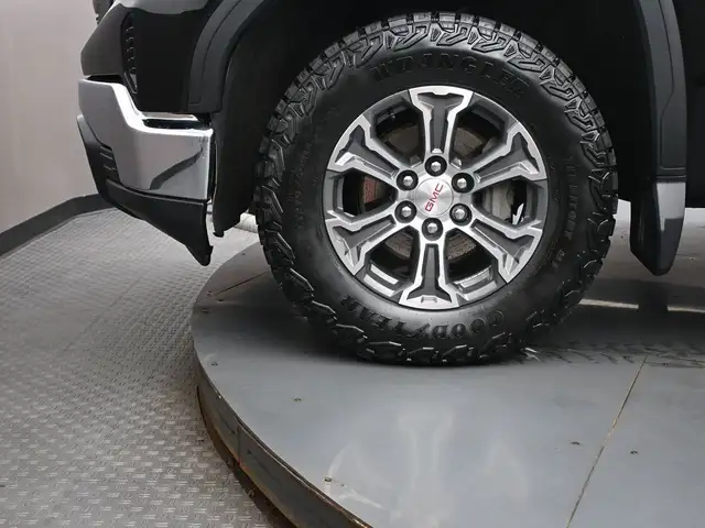 2023 GMC Sierra 1500 X31 OFFROAD 17" Steel Wheels, Pro Safety Su in Cars & Trucks in City of Halifax - Image 5