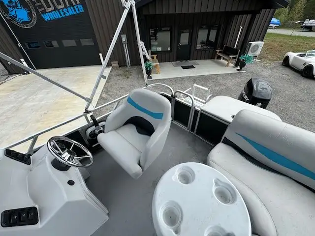 2019 19' LEGEND SPLASH EXT PONTOON - UNDER 100 HOURS! in Powerboats & Motorboats in Peterborough - Image 10