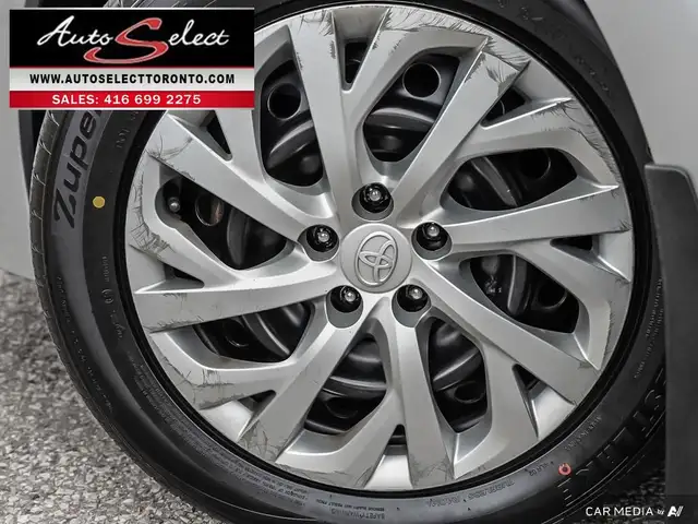 2017 Toyota Corolla LE Well Maintained - Backup Camera - Heat... in Cars & Trucks in City of Toronto - Image 7