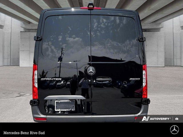 2025 Mercedes-Benz Sprinter 2500 144 Wheelbase Standard Roof RWD in Cars & Trucks in Longueuil / South Shore - Image 4