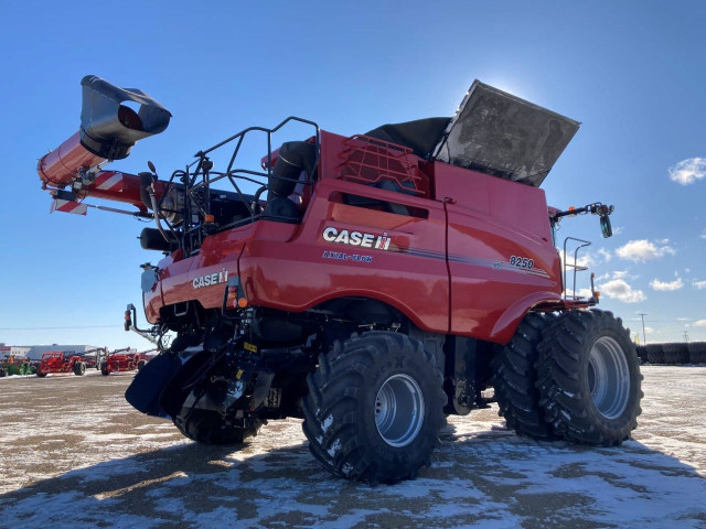 2021 Case IH 8250 Combine in Farming Equipment in Regina - Image 3