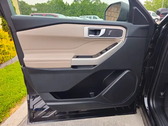 2020 Ford Explorer XLT 4WD in Cars & Trucks in Chatham-Kent - Image 18