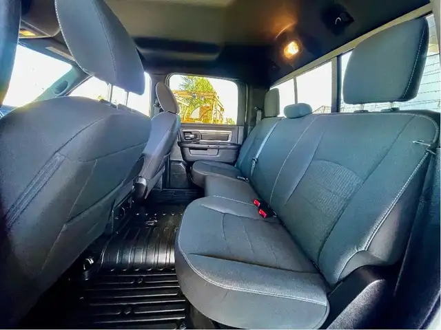 2022 Ram 1500 Classic Warlock CREW 4WD 5.7L HEMI B/U CAMERA dans Autos et camions dans Delta/Surrey/Langley - Image 19