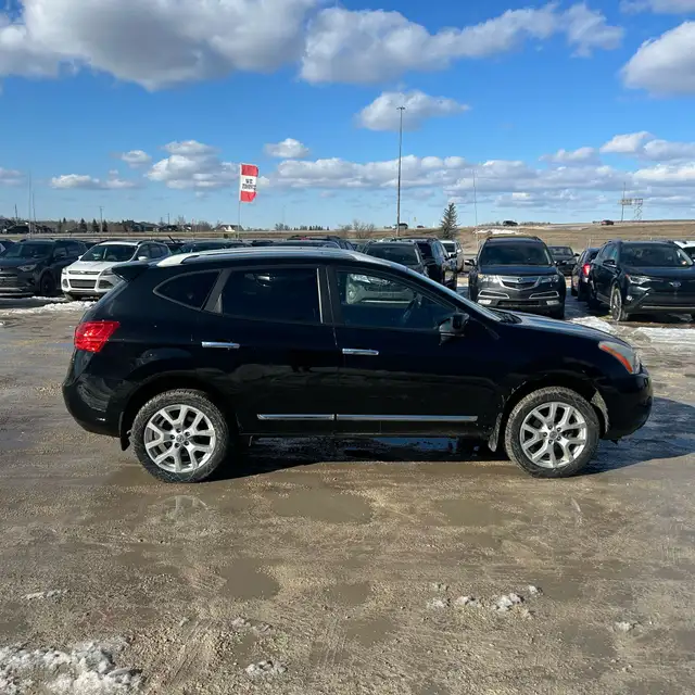 2013 Nissan Rogue SV AWD!!! SUNROOF!!! NAVIGATION!!! LOW KMS!! in Cars & Trucks in Winnipeg - Image 3
