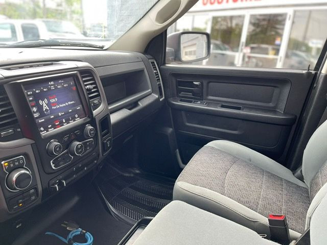 2020 RAM 1500 CLASSIC TRADESMAN 5.7l hemi / crew cab / 4x4 in Cars & Trucks in Edmonton - Image 3