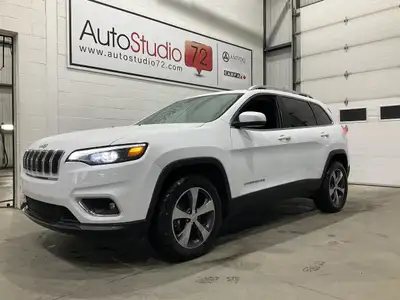 // VUS BLANC, 4X4, INTÉRIEUR NOIR, 83 380 KM, CHEZ AUTOSTUDIO 72 À MIRABEL //Le Jeep Cherokee 2019 v...