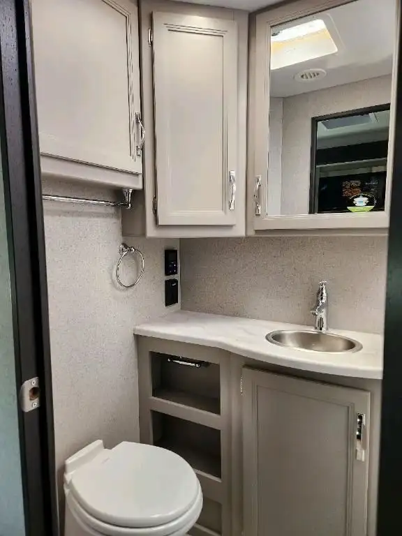 2025 Thor Magnitude XG32 Diesel 4x4 in RVs & Motorhomes in Thetford Mines - Image 27