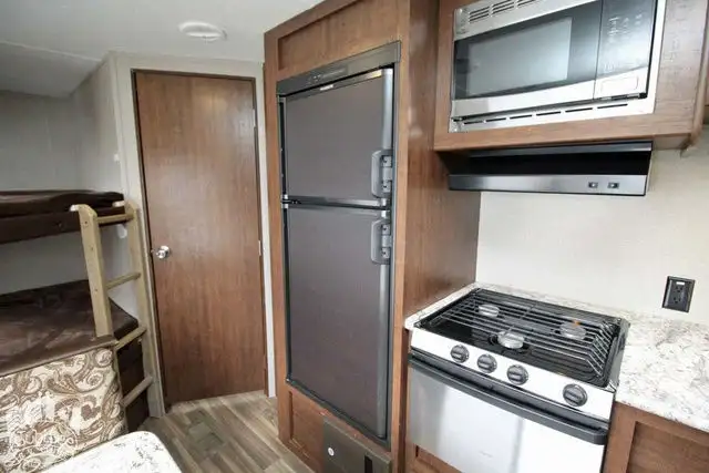 2018 Keystone 25LHS in Travel Trailers & Campers in Kamloops - Image 16